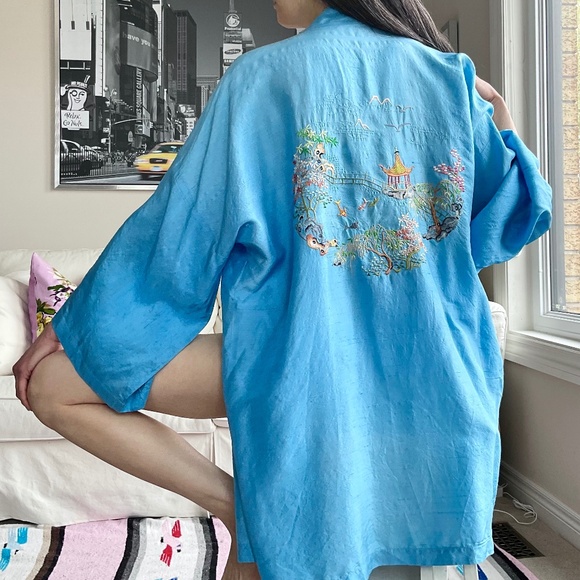 100%silk robe with scenic embroidery on front and back - Picture 1 of 16